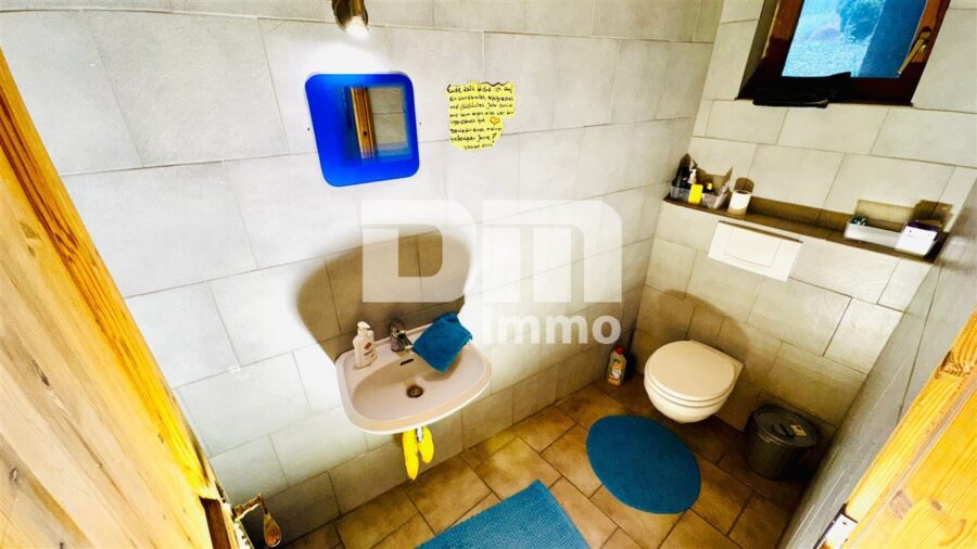 Teilsaniertes Ein - Zweifamilienhaus + Nutzflächen mit Anbau in Traumlage mit Panoramablick - WE2 Nutzfläche Souterrain / Gäste WC